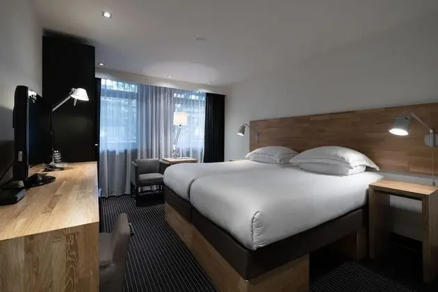 Tek Büyük Yataklı Oda (Souterraine,underground,limited views)