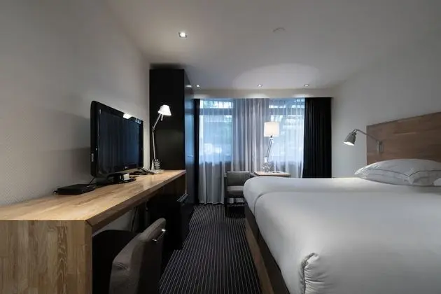 Tek Büyük Yataklı Oda (Souterraine,underground,limited views)