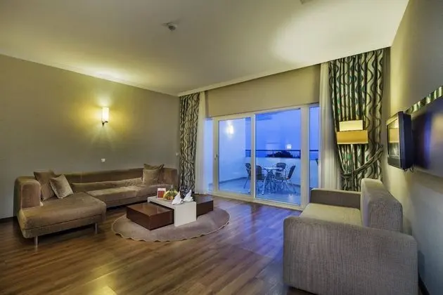Junior Süit, 2 Yatak Odası (Sea and Pool View)