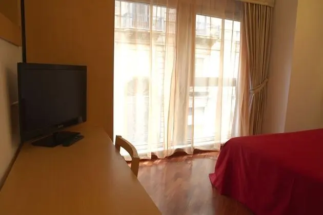 Büyük Yataklı Tek Kişilik Oda