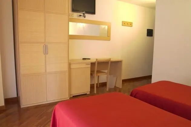 Büyük Yataklı Tek Kişilik Oda