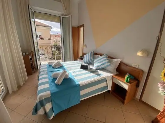 Tek Büyük veya İki Ayrı Yataklı Oda