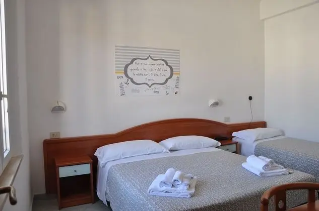 Üç Kişilik Oda