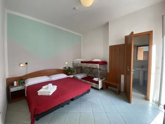 Üç Kişilik Oda