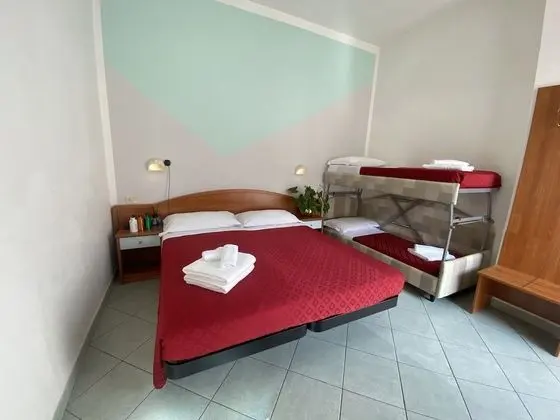 Üç Kişilik Oda