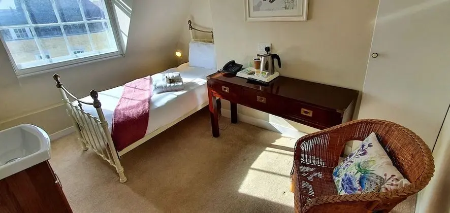 Standard Tek Kişilik Oda (Shared bathroom)