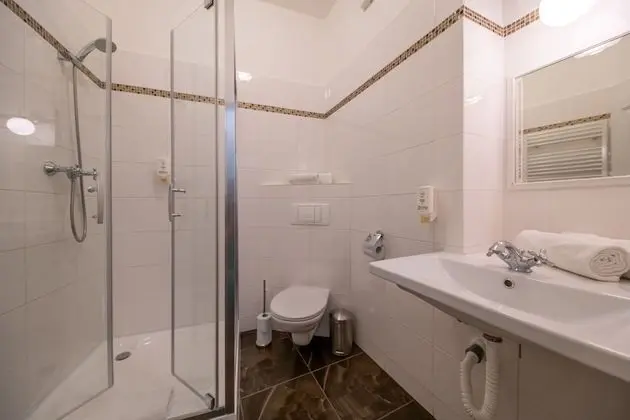 Standard Tek Büyük Yataklı Oda (2 Adults)