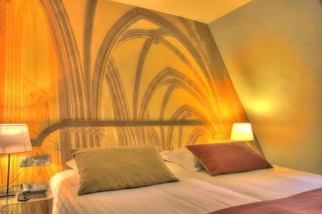 Tek Büyük Yataklı Oda (Cosy - with attic or courtyard view)
