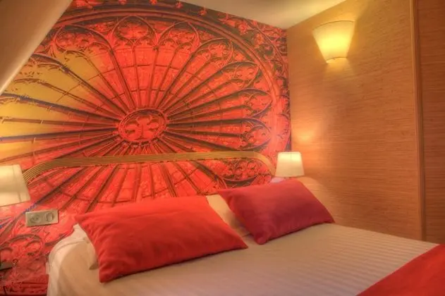 Tek Büyük Yataklı Oda (Cosy - with attic or courtyard view)
