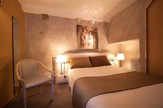 Tek Büyük Yataklı Oda (Cosy - with attic or courtyard view)