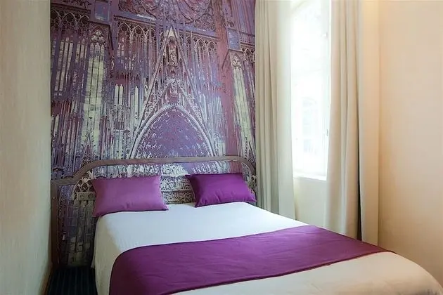 Tek Büyük Yataklı Oda (Cosy - with attic or courtyard view)