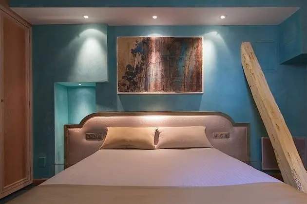 Tek Büyük Yataklı Oda (Cosy - with attic or courtyard view)