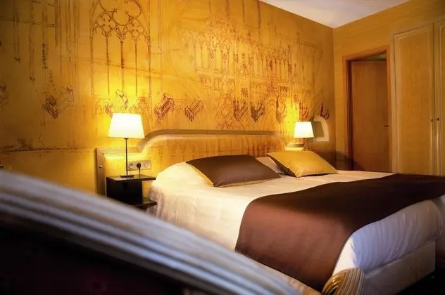 Tek Büyük Yataklı Oda (Cosy - with attic or courtyard view)