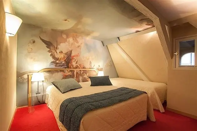 Tek Büyük Yataklı Oda (Cosy - with attic or courtyard view)