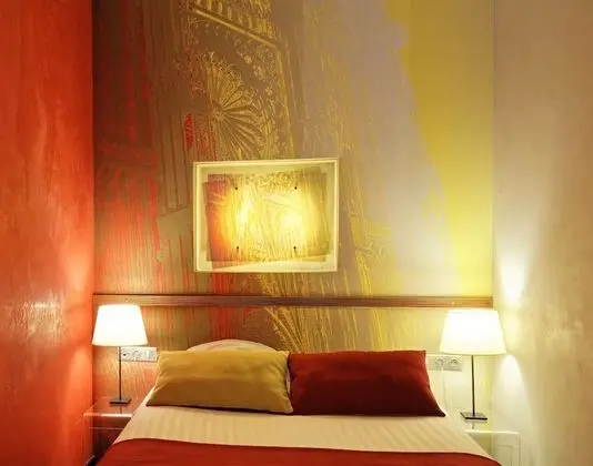 Tek Büyük Yataklı Oda (Cosy - with attic or courtyard view)