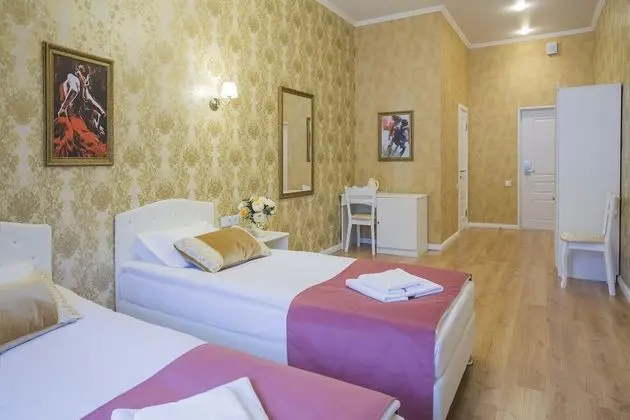 Comfort Tek Büyük veya İki Ayrı Yataklı Oda