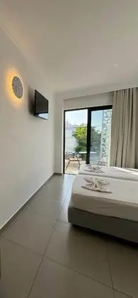 Tek Büyük veya İki Ayrı Yataklı Oda, Balkon