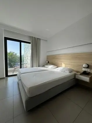 Tek Büyük veya İki Ayrı Yataklı Oda, Balkon