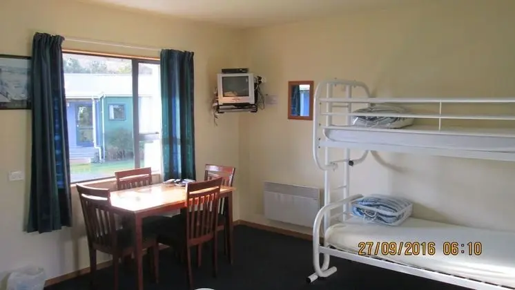 Basic Kulübe, Ortak Banyo