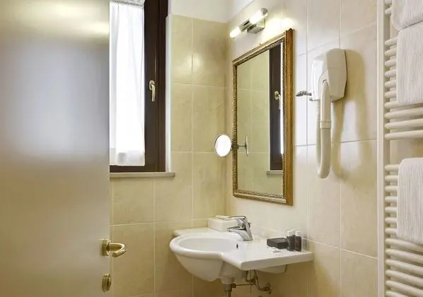 Comfort Tek Büyük veya İki Ayrı Yataklı Oda