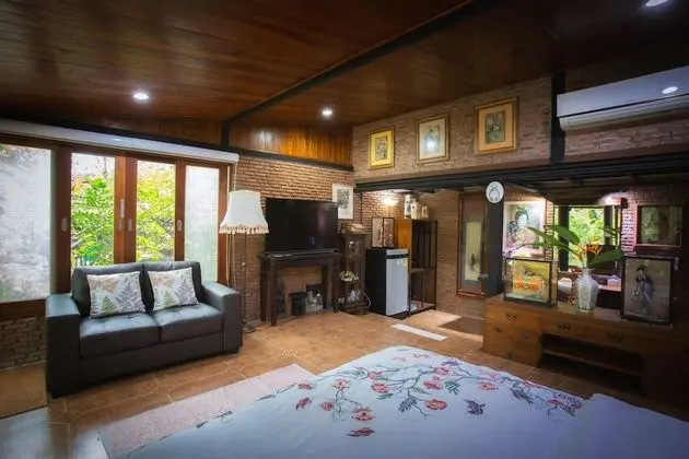 Japanese Villa With Garden View