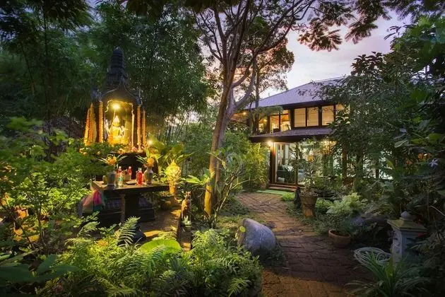 Japanese Villa With Garden View