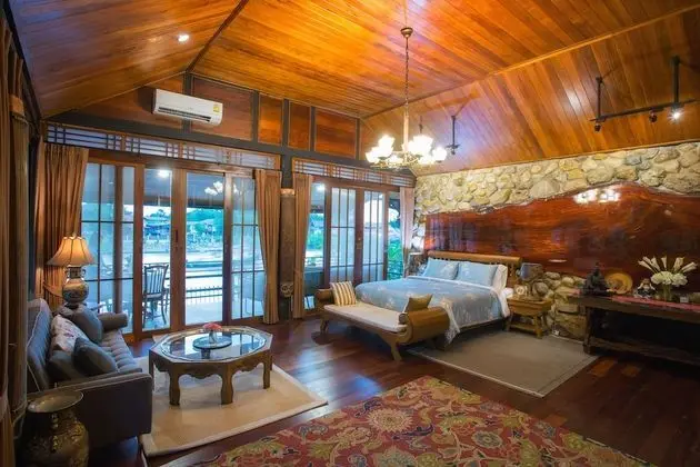Japanese Villa With River View