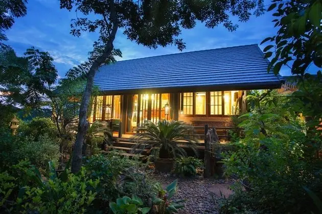 Japanese Villa With River View