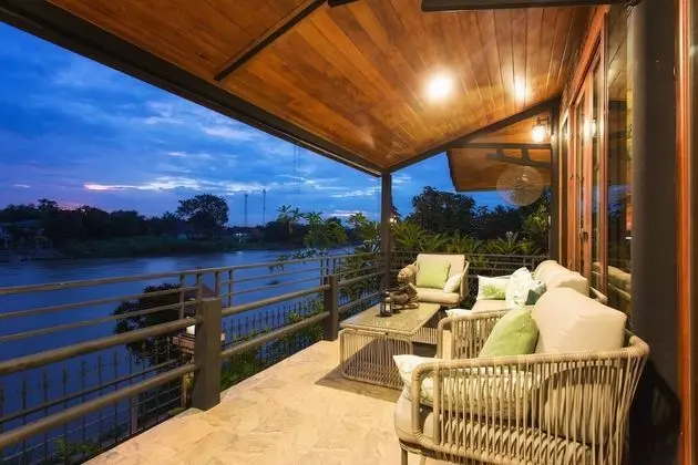 Japanese Villa With River View