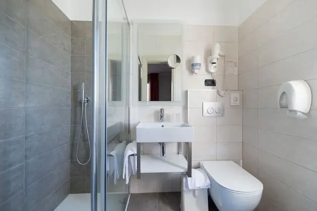 Deluxe Tek Büyük Yataklı Oda, Göl Manzaralı