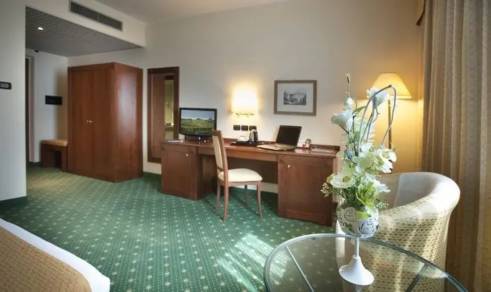 Deluxe Üç Kişilik Oda