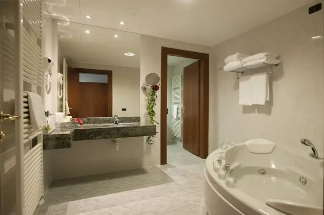 Deluxe Üç Kişilik Oda