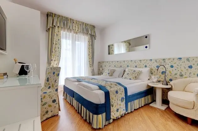 Standard Tek Büyük veya İki Ayrı Yataklı Oda