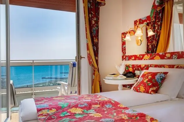 Tek Büyük veya İki Ayrı Yataklı Oda, Deniz Manzaralı (Elegance)