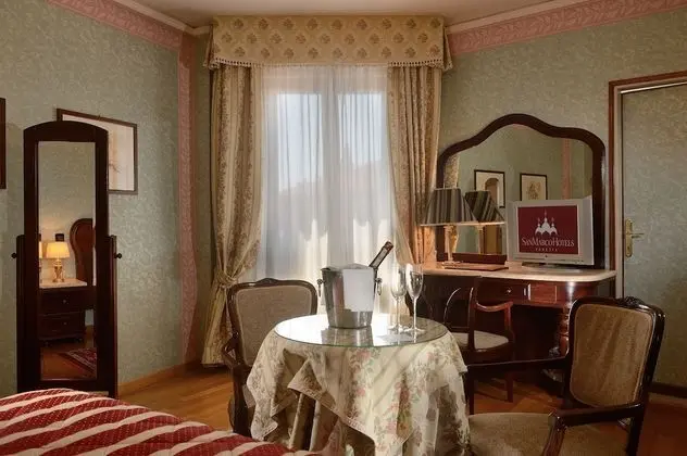 Tek Büyük veya İki Ayrı Yataklı Oda, Kanal Manzaralı