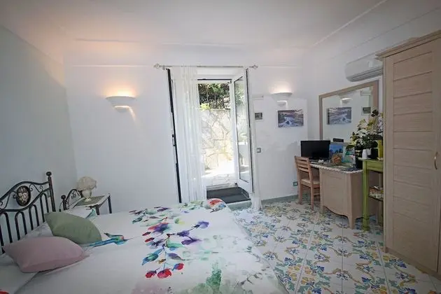 Economy Tek Büyük veya İki Ayrı Yataklı Oda (Stella Marina)