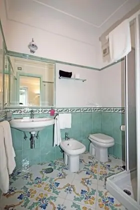 Economy Tek Büyük veya İki Ayrı Yataklı Oda (Stella Marina)