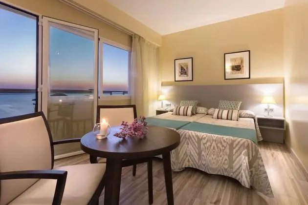 Superior Tek Büyük Yataklı Oda (+ Supletoria, 2 Adultos y 1 Niño)