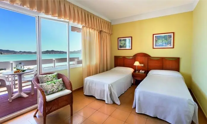 Tek Büyük Yataklı Oda (+ 1 Supletoria, 2 Adultos y 1 Niño)