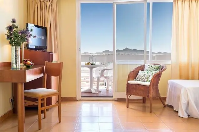 Tek Büyük Yataklı Oda (+ 1 Supletoria, 2 Adultos y 1 Niño)