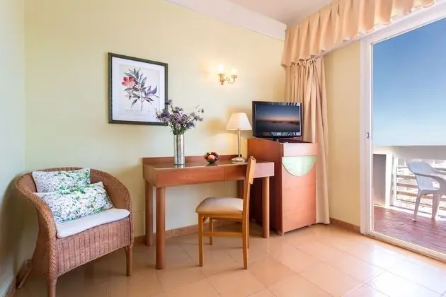 Tek Büyük Yataklı Oda (+ 1 Supletoria, 2 Adultos y 1 Niño)