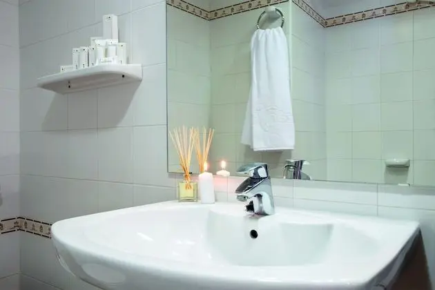 Tek Büyük Yataklı Oda (+ 1 Supletoria, 2 Adultos y 1 Niño)