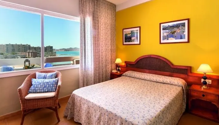 Tek Büyük Yataklı Oda (+2 Supletorias, 2 Adultos y 2 Niños)