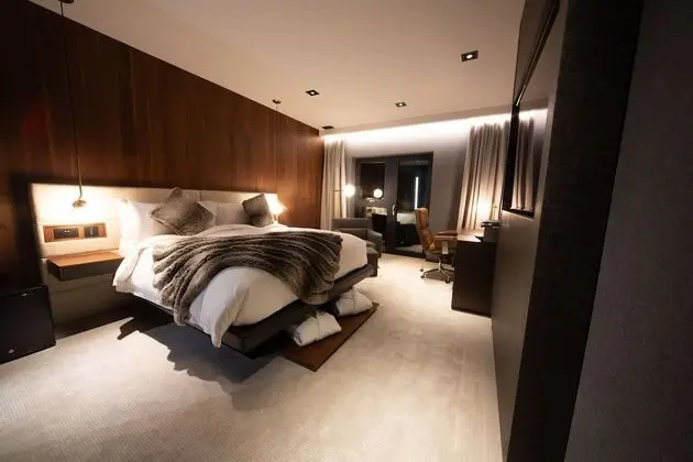 Superior Cave Room
