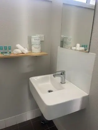 Tek Büyük Yataklı Oda, Havuz Manzaralı
