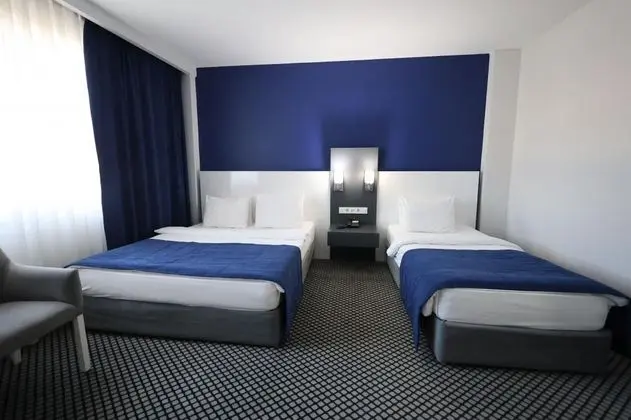 Triple, Şehir Manzaralı