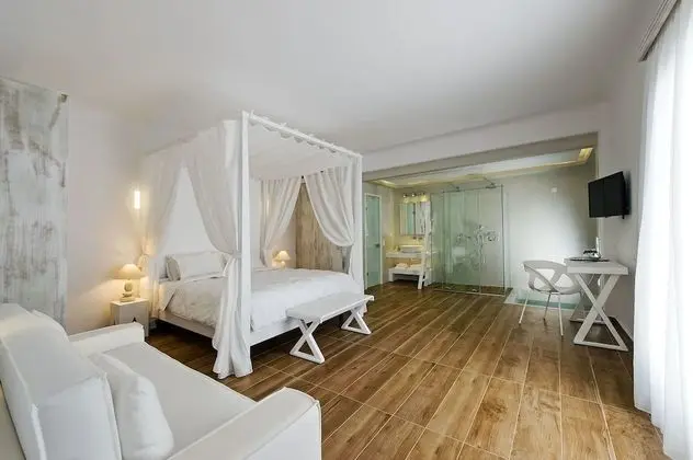 Honeymoon Süit, Sıcak Su Havuzu