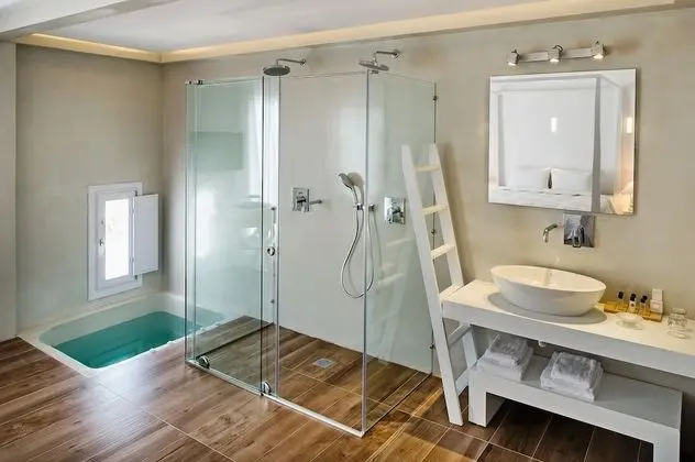 Honeymoon Süit, Sıcak Su Havuzu