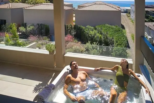 Premium Stüdyo Süit (Outdoor Jacuzzi)