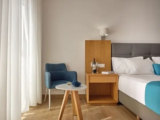 Deluxe Tek Büyük Yataklı Oda, Havuz Manzaralı